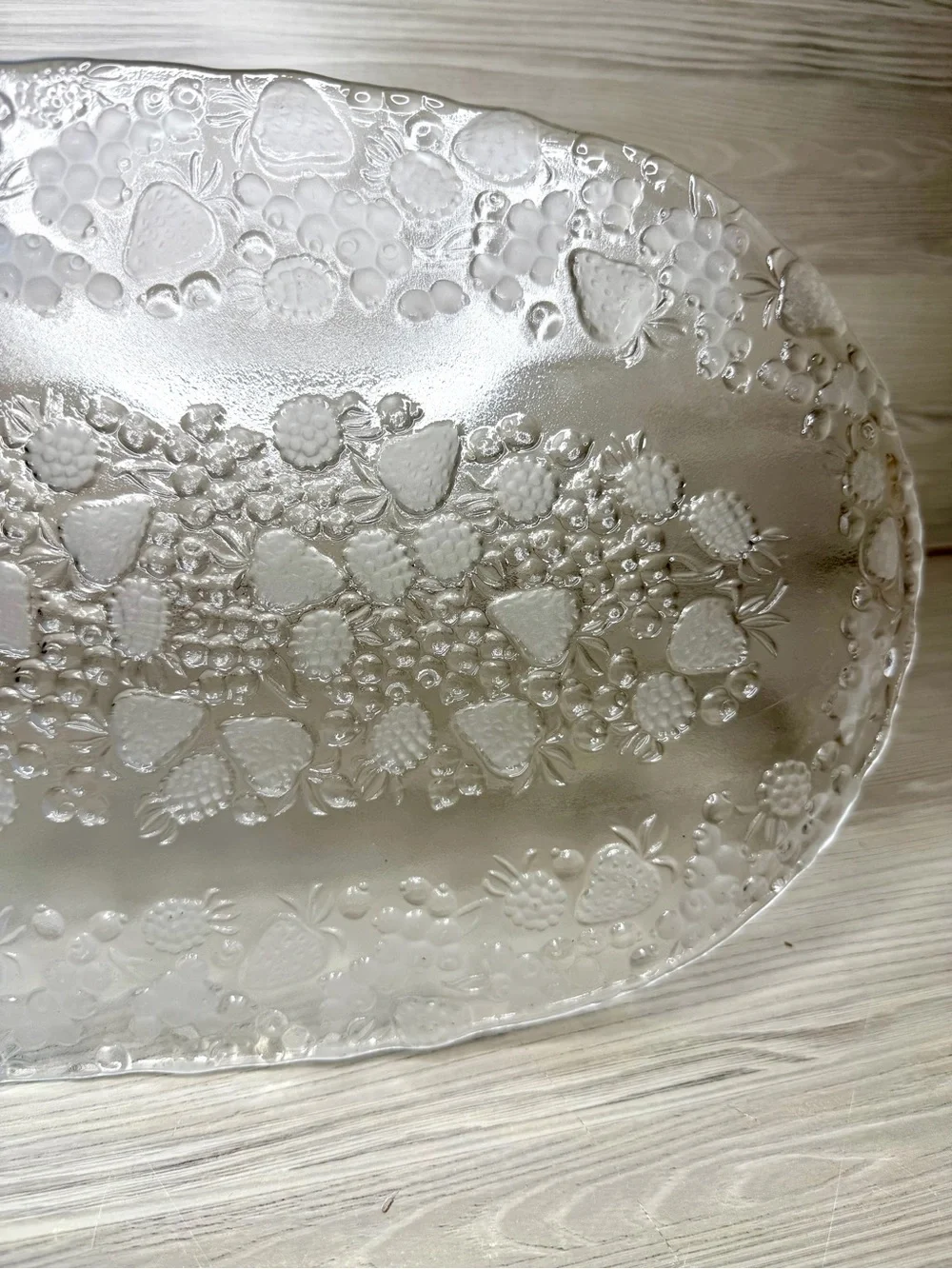 VTG Embossed Clear Glass Platter with Strawberries Blueberries Raspberries 16x8